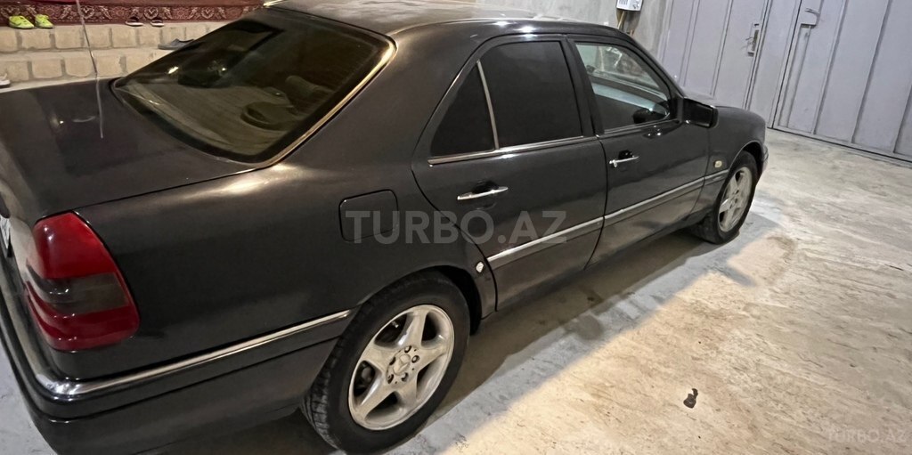 Mercedes C 180