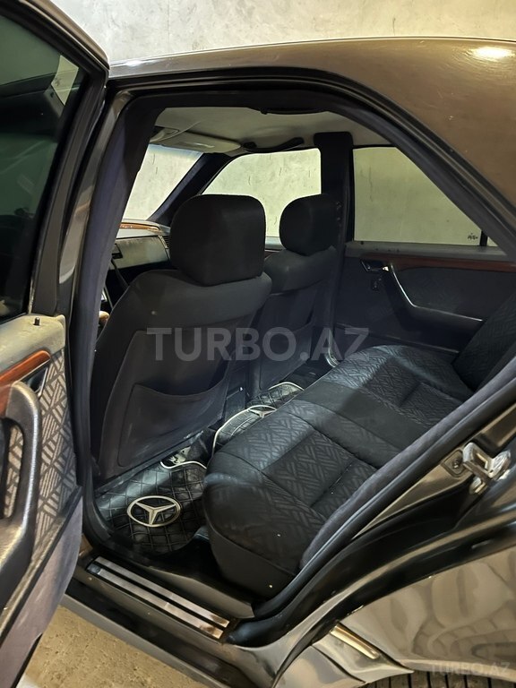 Mercedes C 180