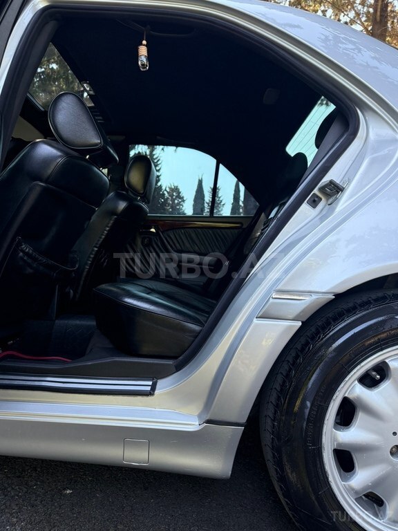 Mercedes C 200