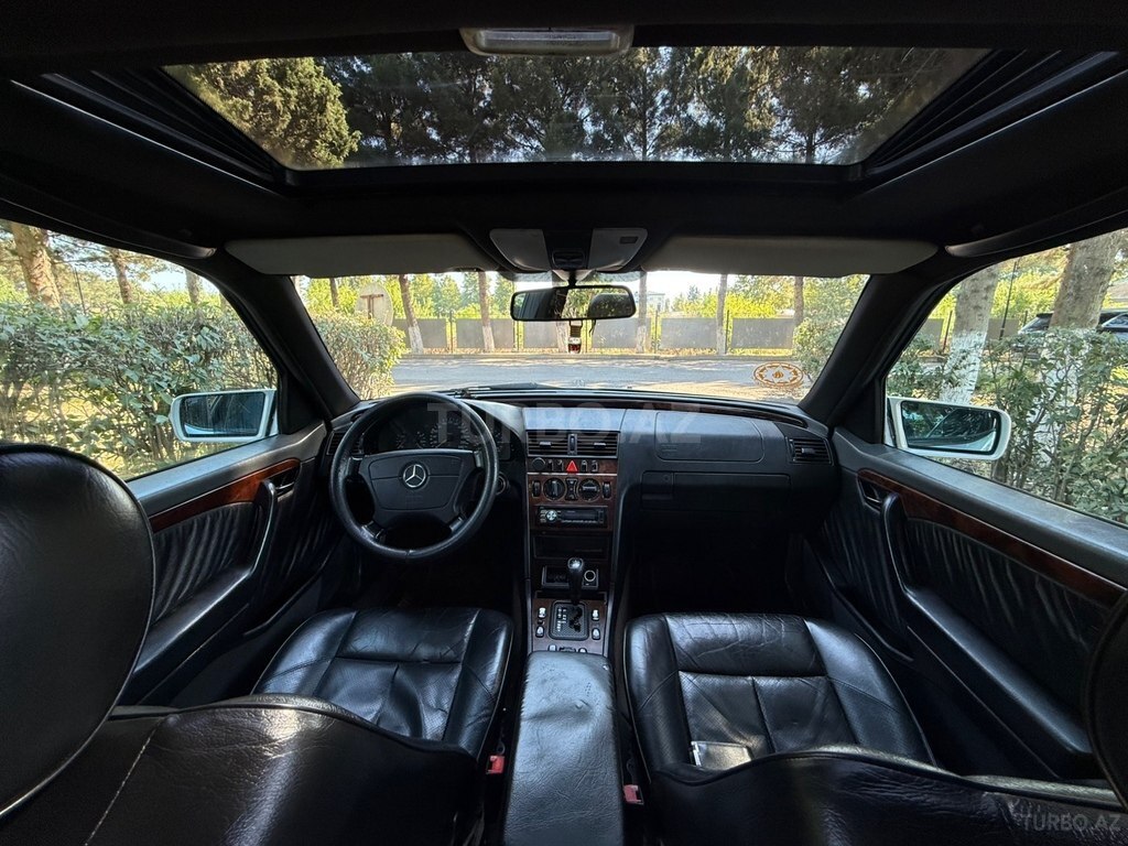Mercedes C 200