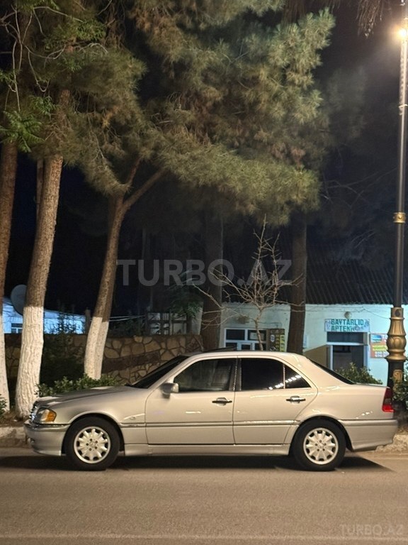 Mercedes C 200