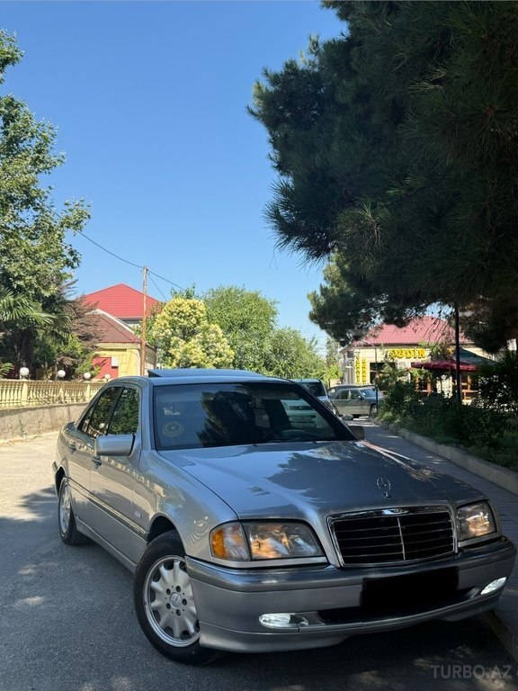 Mercedes C 200