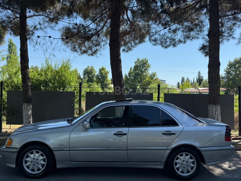Mercedes C 200