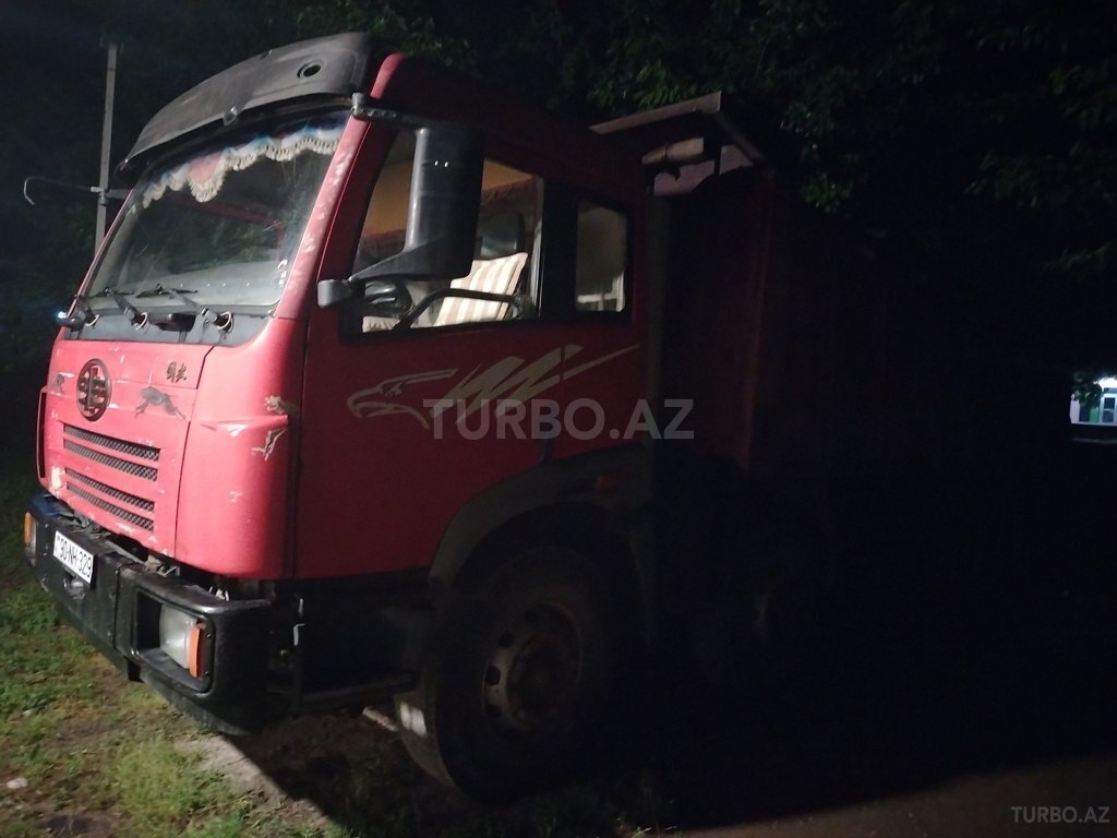 FAW J6P dumper 8x4