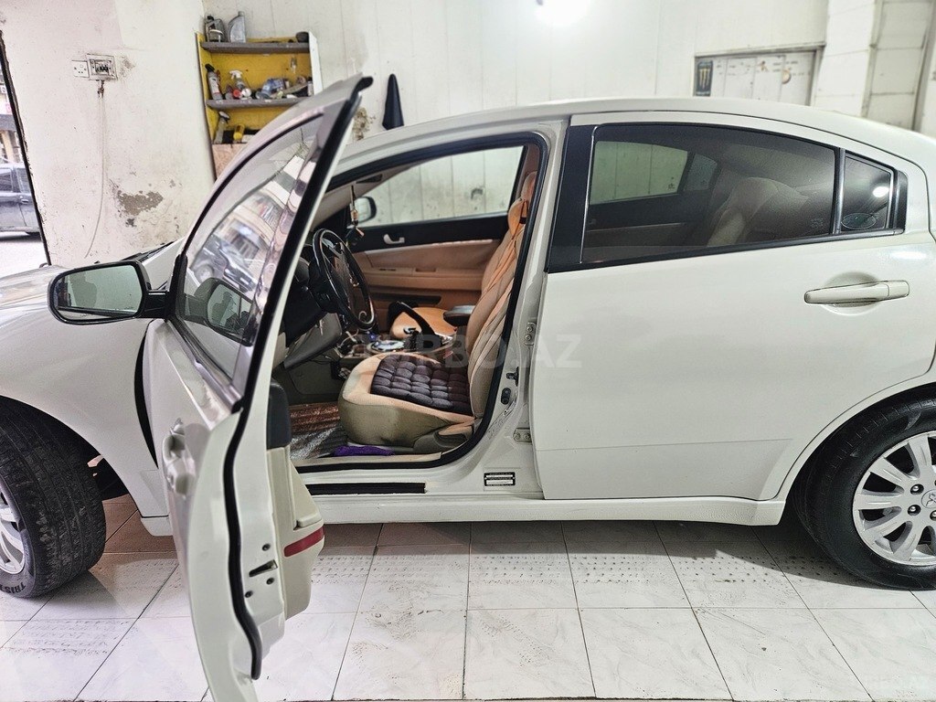Mitsubishi Galant