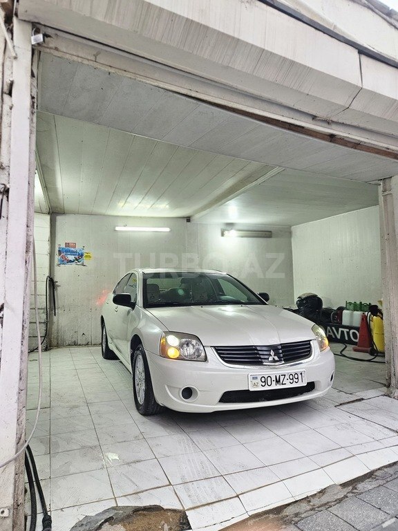 Mitsubishi Galant