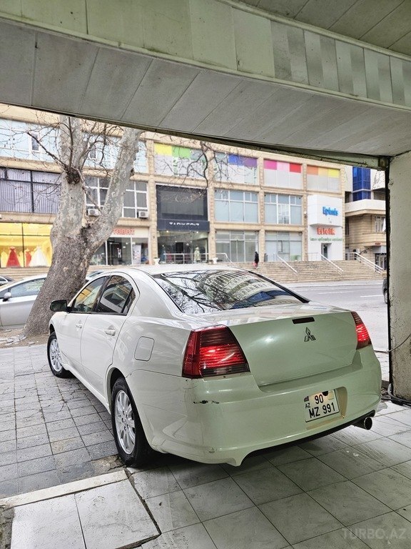 Mitsubishi Galant