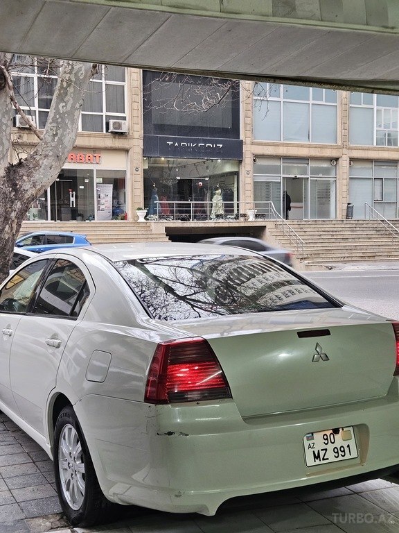 Mitsubishi Galant