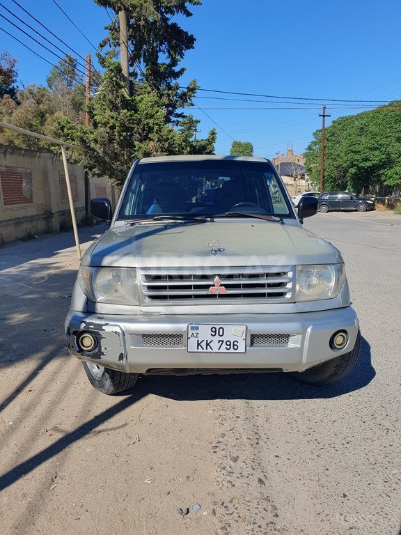 Mitsubishi Pajero io