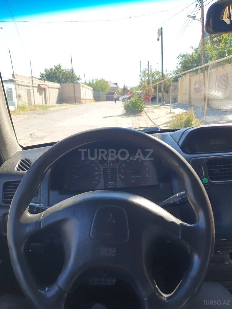 Mitsubishi Pajero io