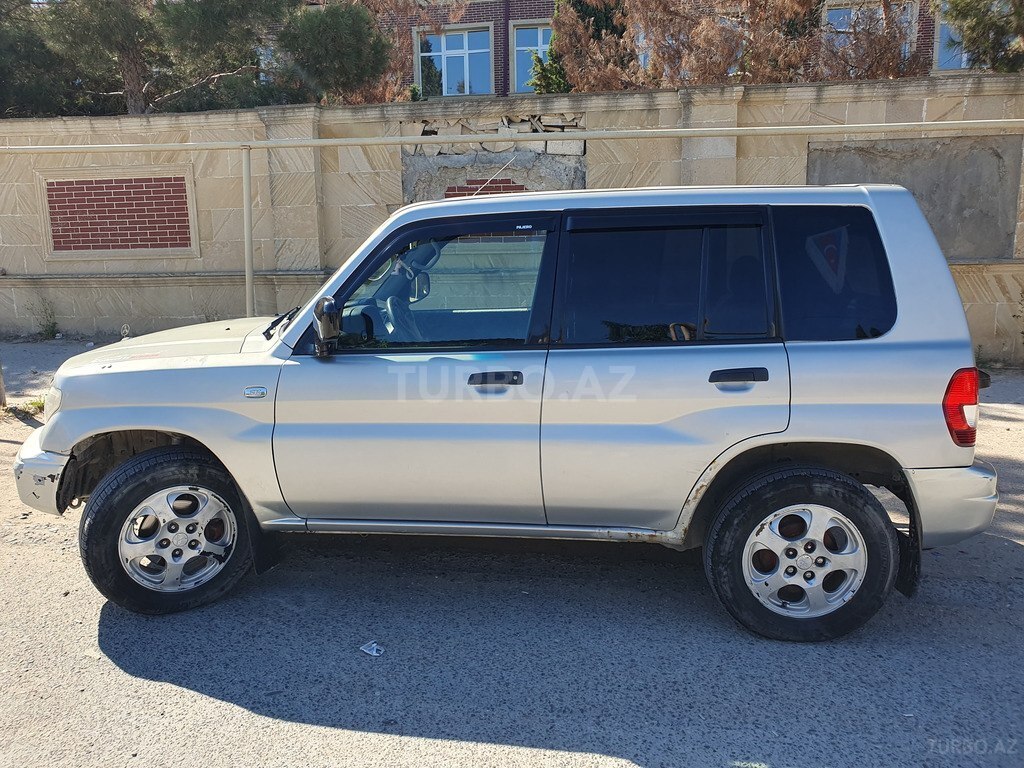 Mitsubishi Pajero io