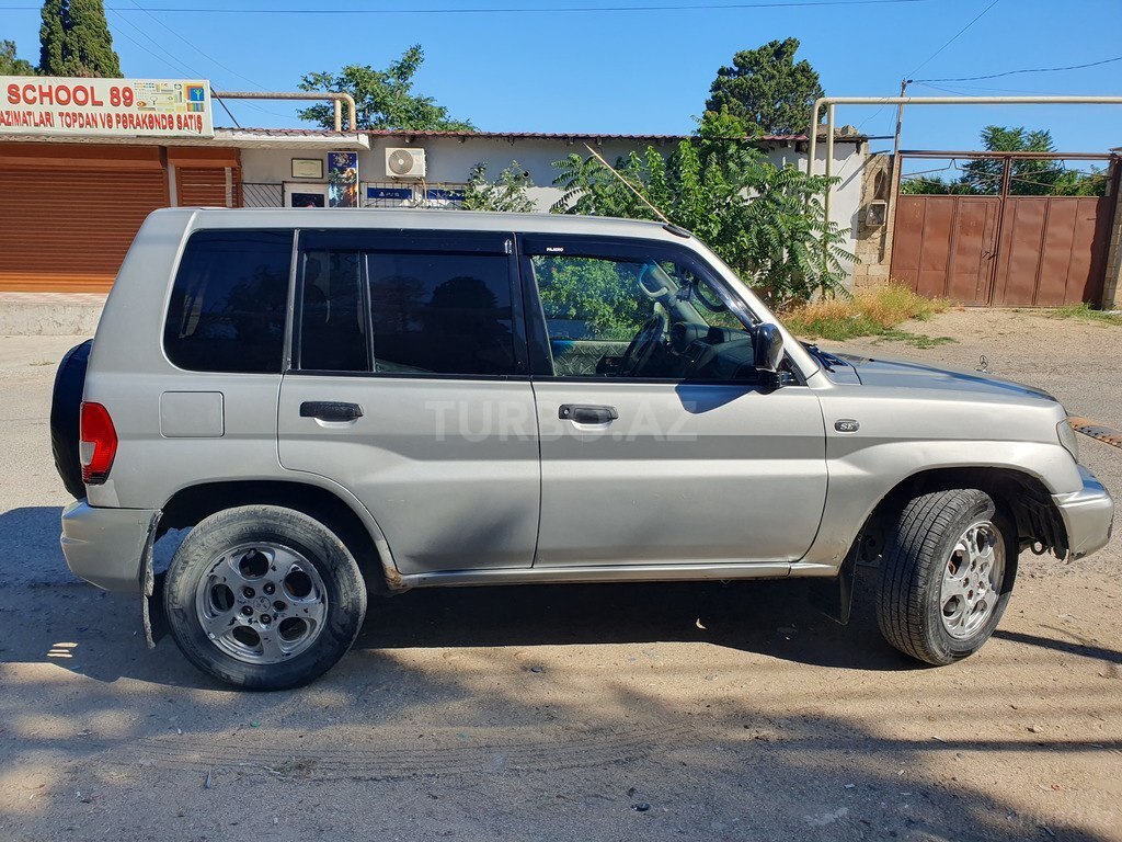 Mitsubishi Pajero io