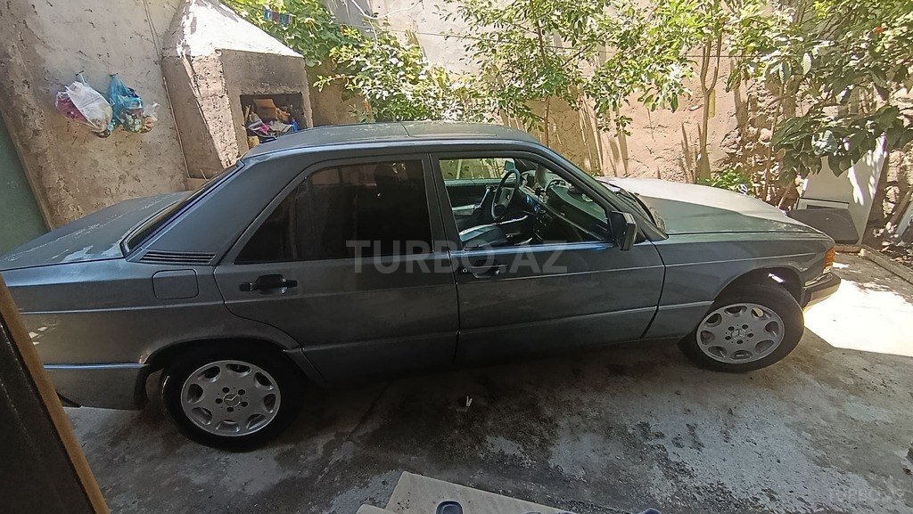 Mercedes 190