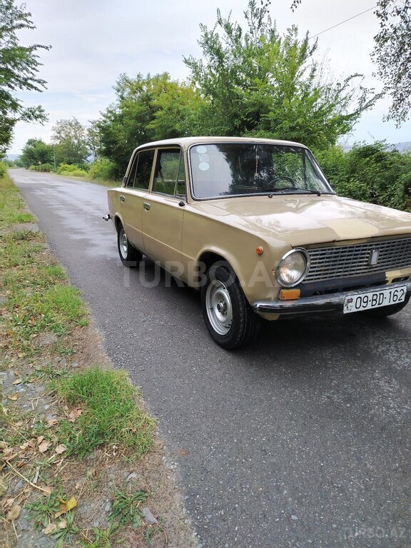 LADA (VAZ) 21011