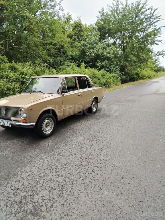 LADA (VAZ) 21011