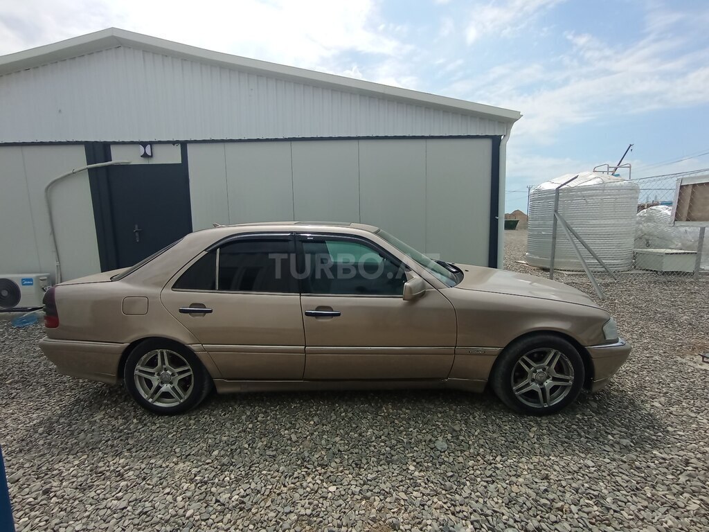 Mercedes C 180