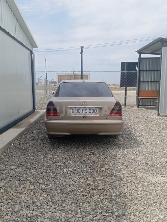 Mercedes C 180