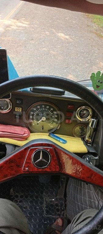 Mercedes 208 D
