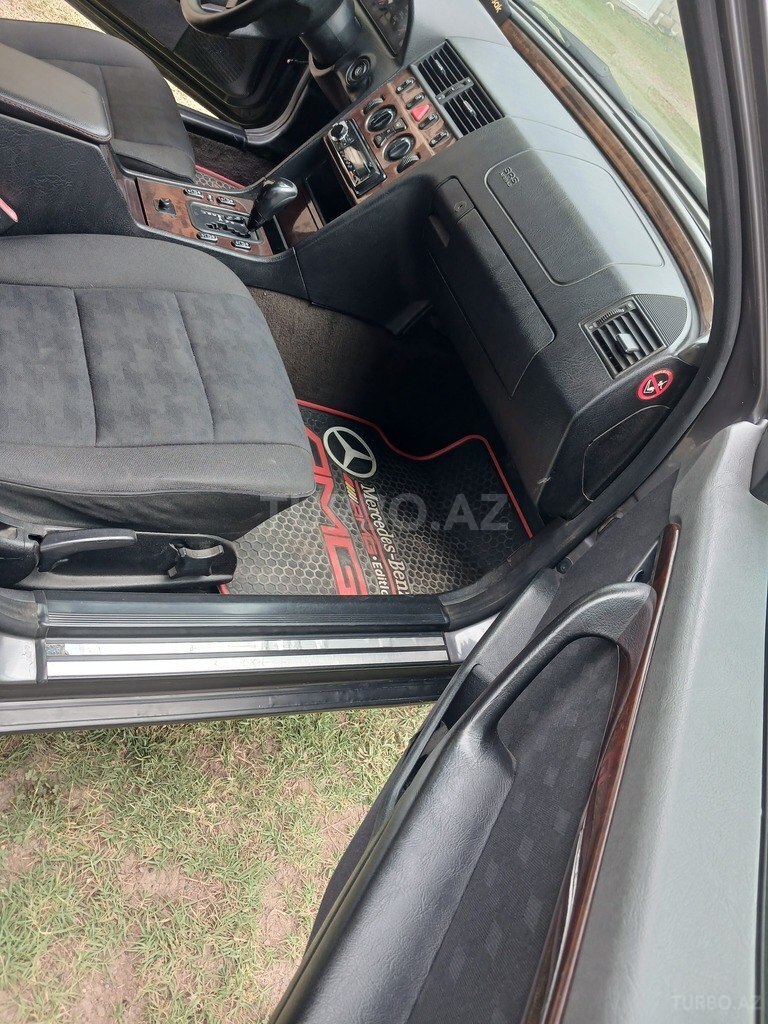 Mercedes C 200