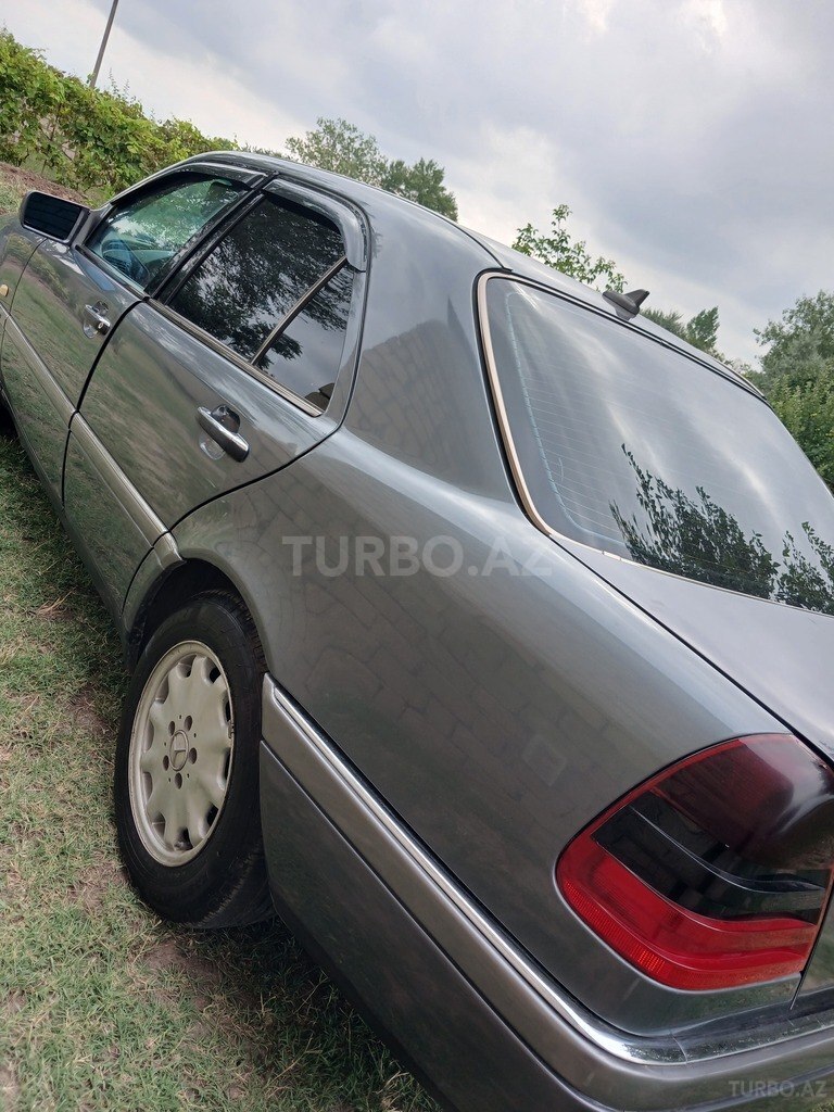 Mercedes C 200