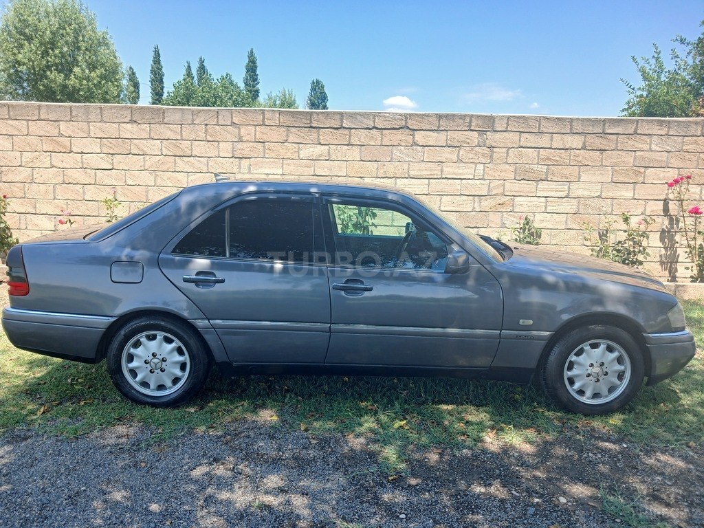 Mercedes C 200