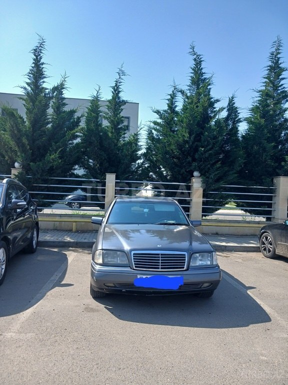 Mercedes C 200