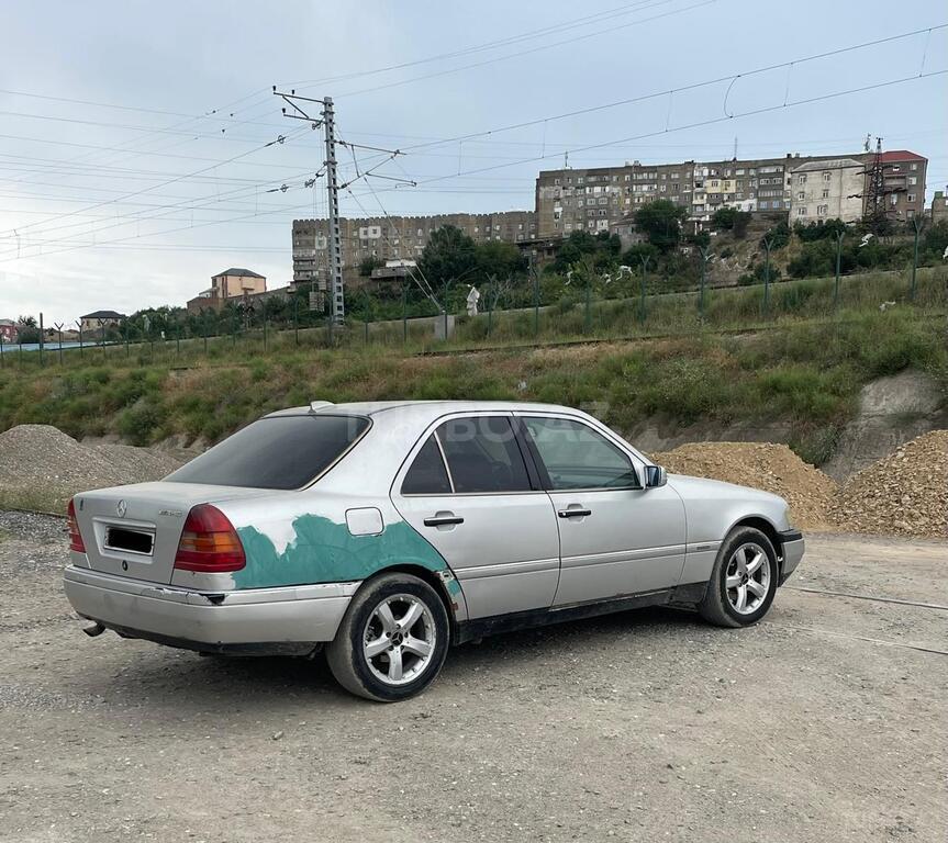 Mercedes C 180