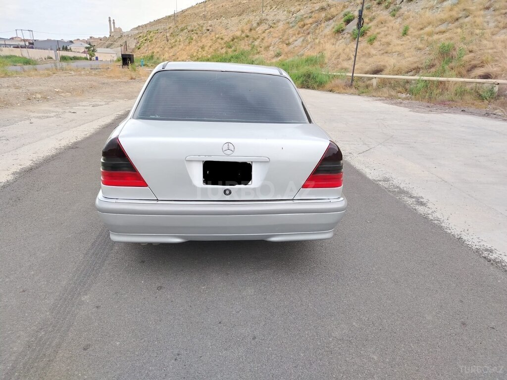 Mercedes C 200
