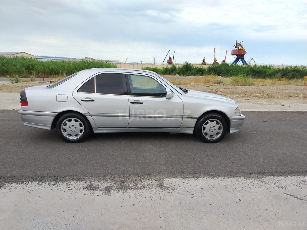Mercedes C 200
