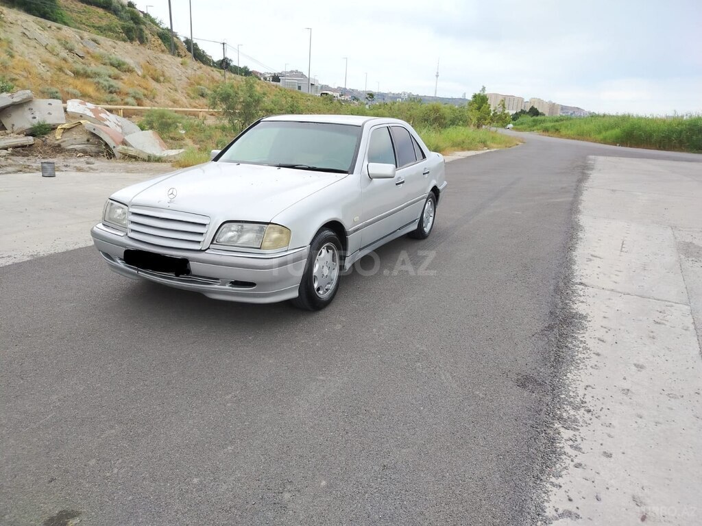 Mercedes C 200