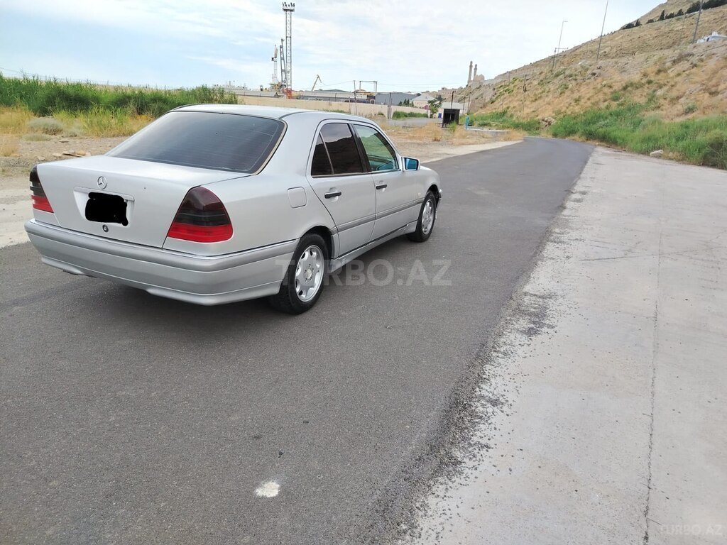 Mercedes C 200