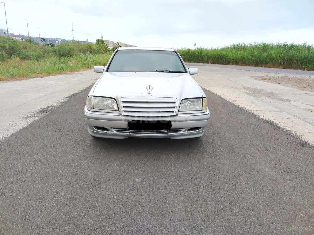 Mercedes C 200