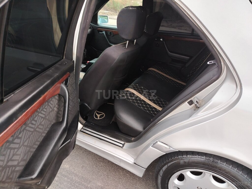 Mercedes C 200