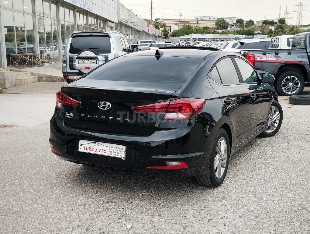 Hyundai Elantra