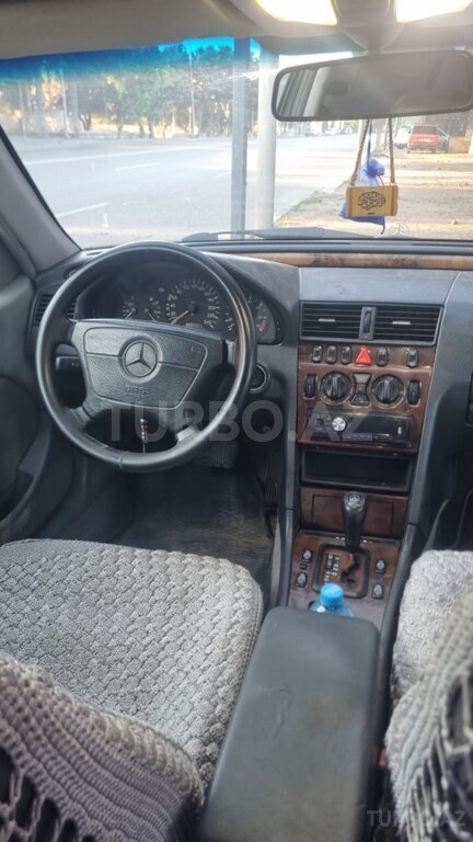 Mercedes C 200
