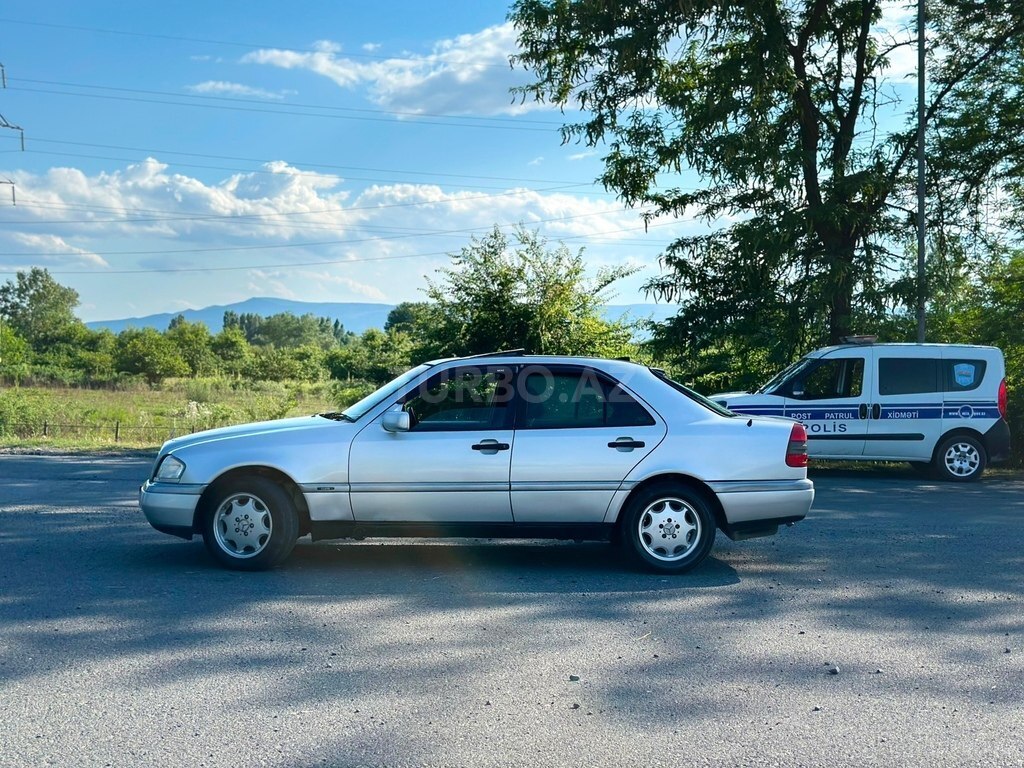 Mercedes C 180