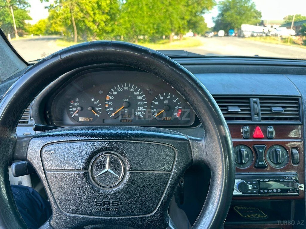 Mercedes C 180