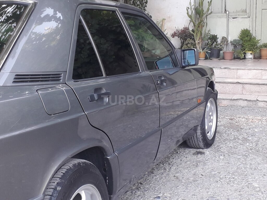 Mercedes 190