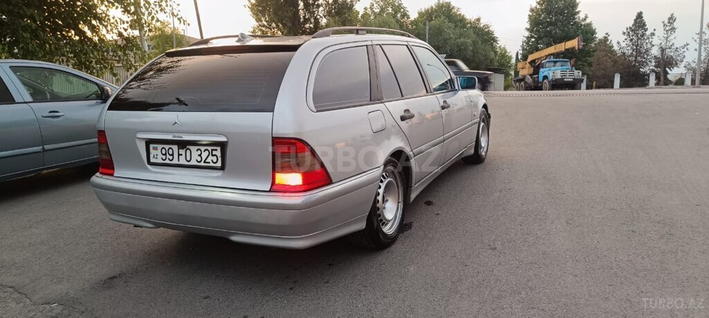 Mercedes C 180