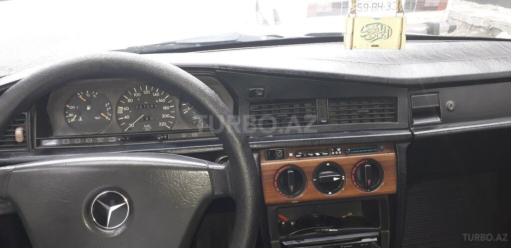 Mercedes 190