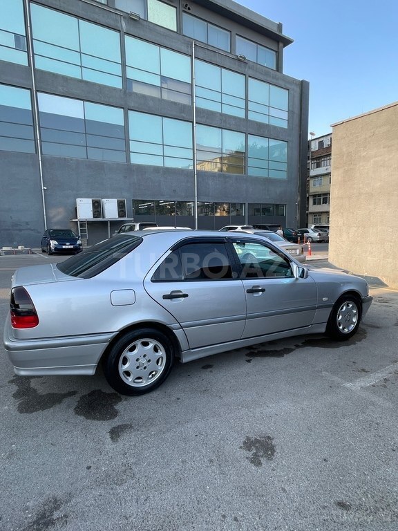 Mercedes C 180