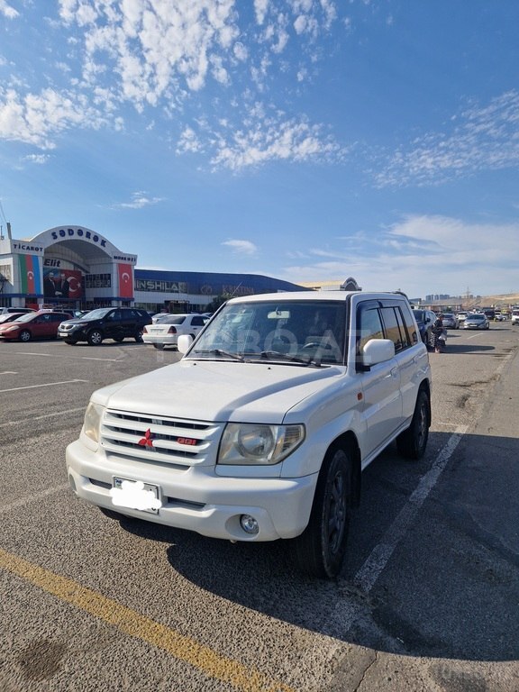 Mitsubishi Pajero io