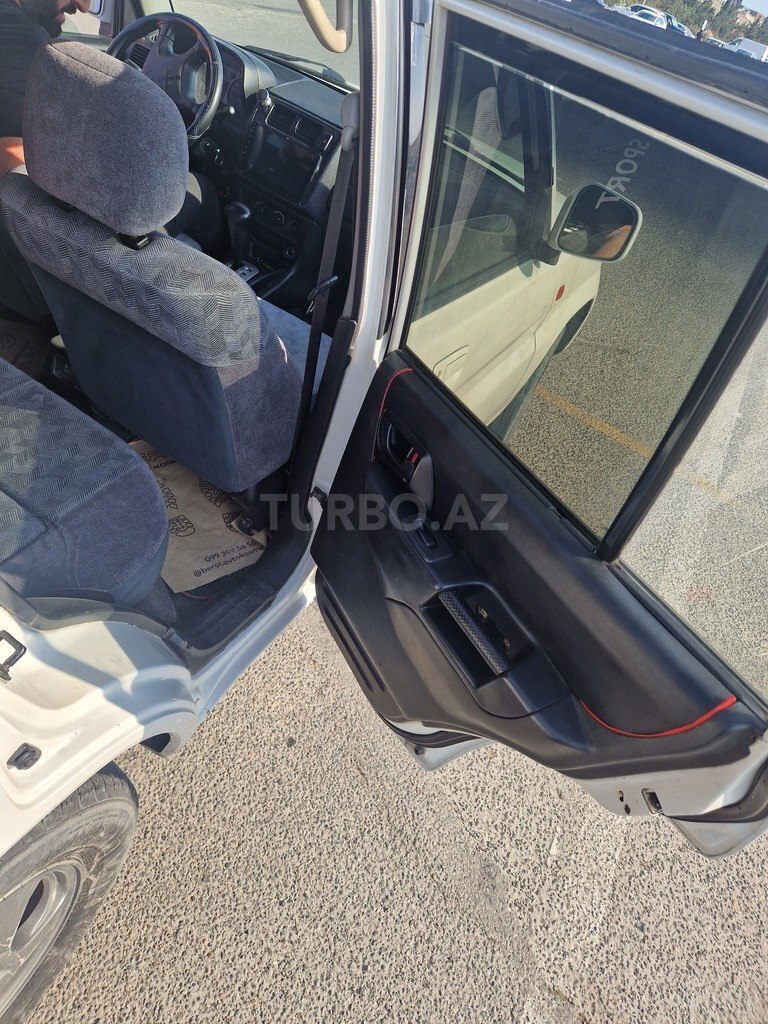 Mitsubishi Pajero io