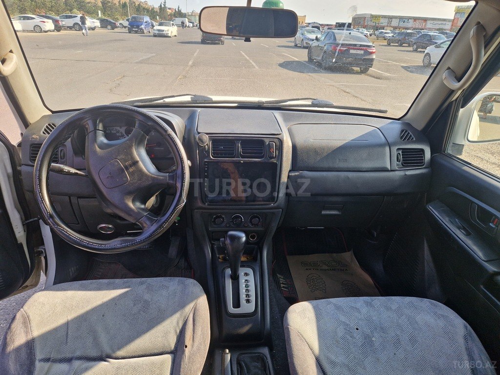 Mitsubishi Pajero io