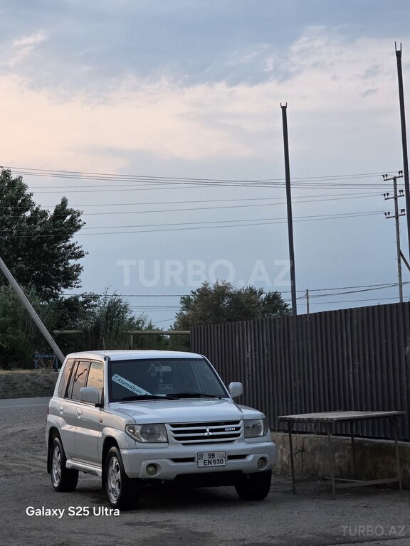 Mitsubishi Pajero io