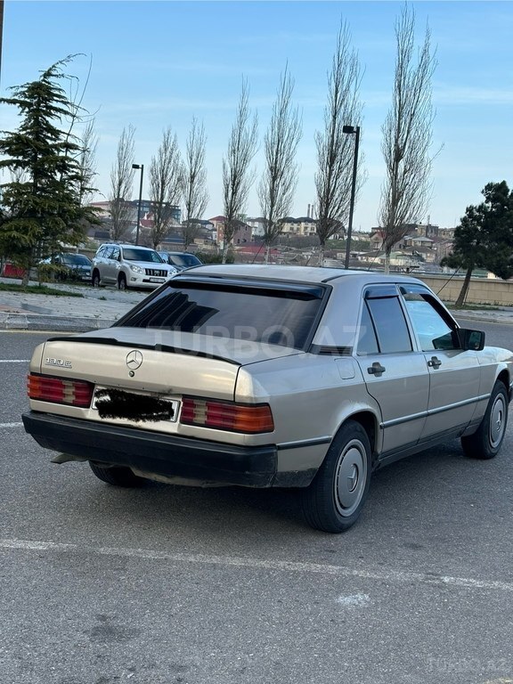 Mercedes 190