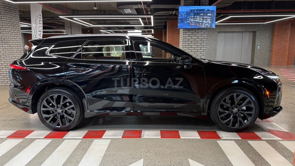 Toyota Crown Signia