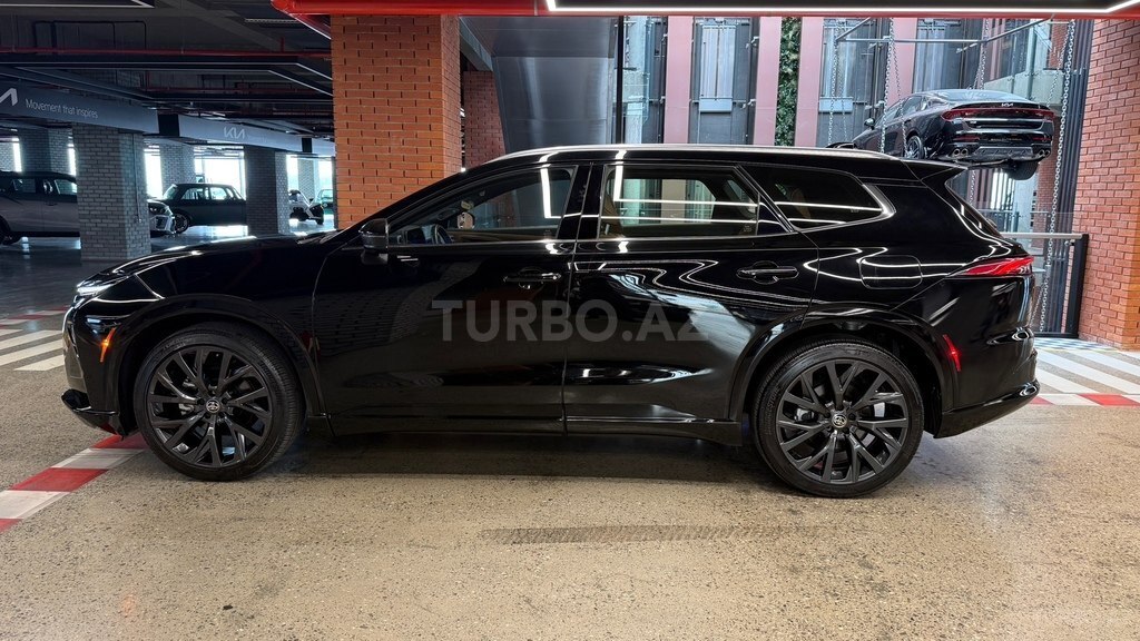 Toyota Crown Signia