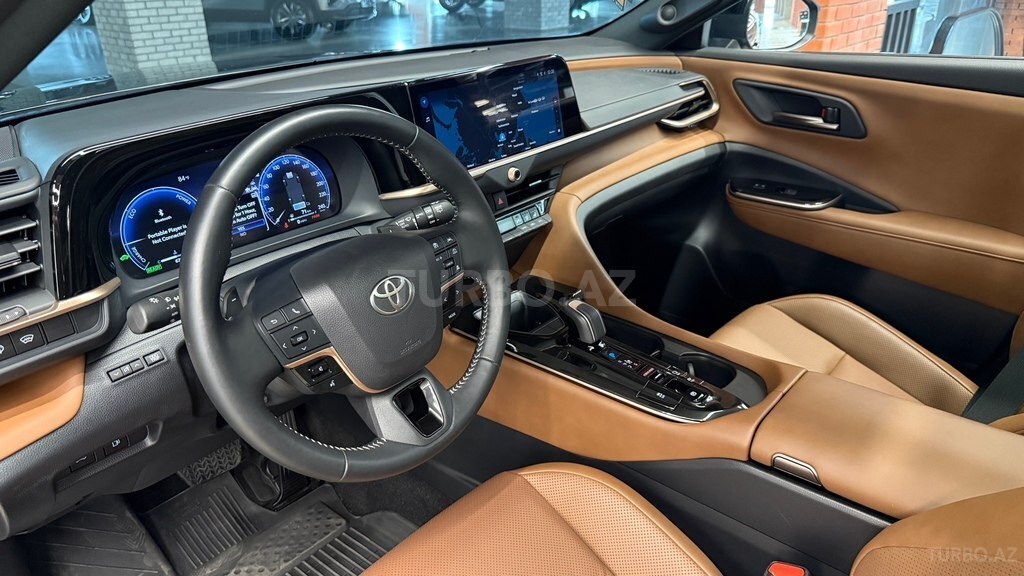 Toyota Crown Signia