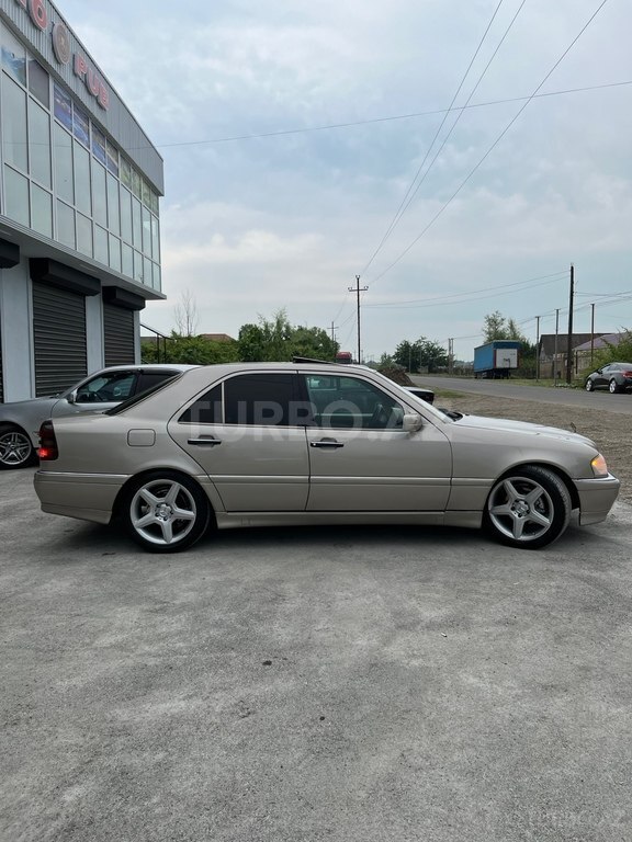 Mercedes C 230